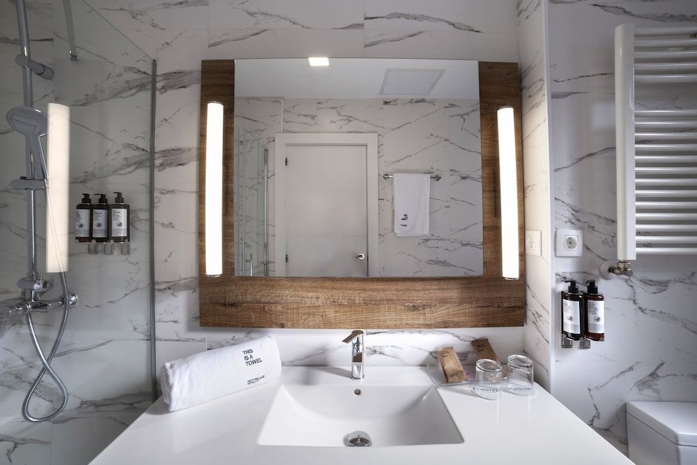 Petit Palace Arana Basic Double Room 7