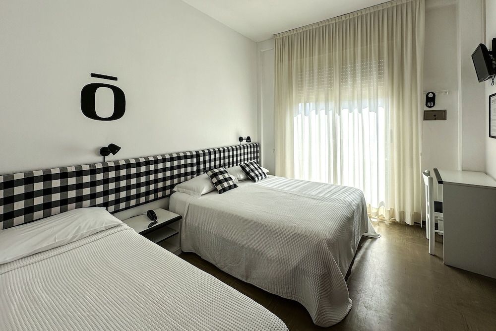 Hotel Aplō