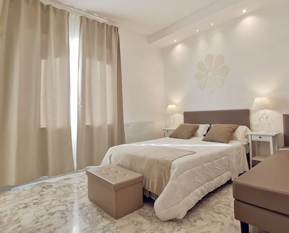 FLOS Guest House Economy Triple Room, Non Smoking 3