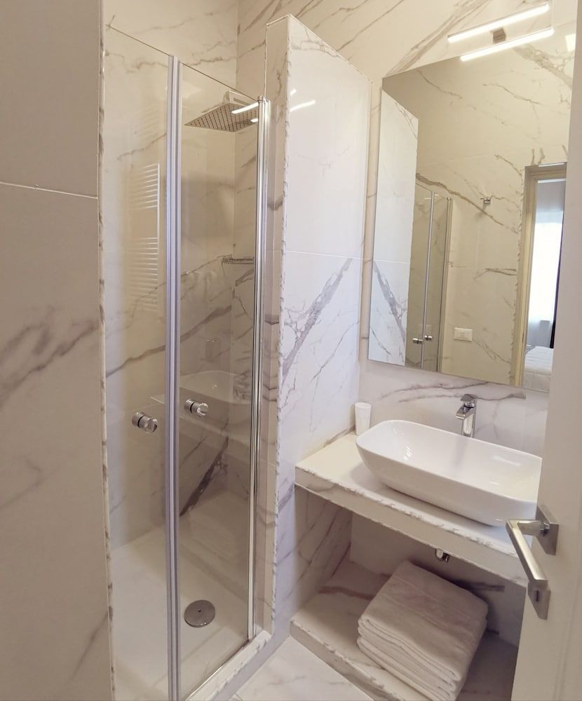 FLOS Guest House Standard Triple Room 6