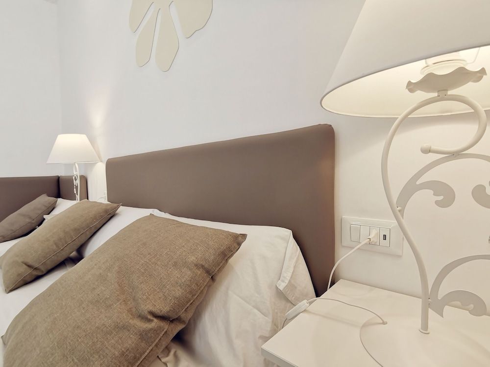 FLOS Guest House Standard Triple Room 4