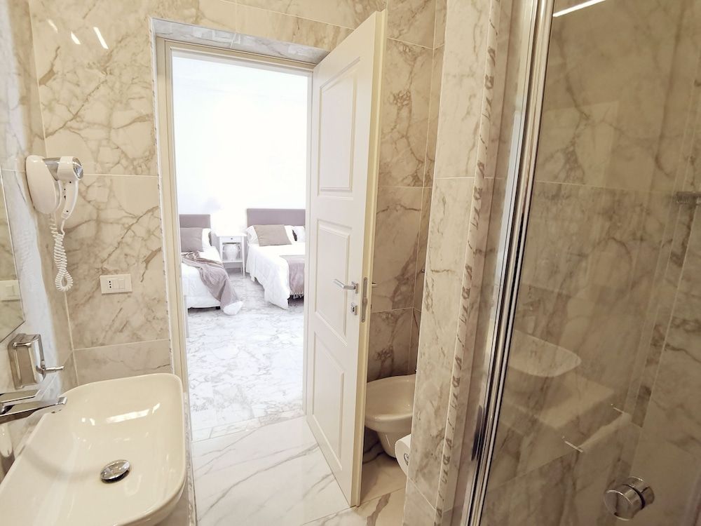 FLOS Guest House Economy Triple Room, Non Smoking 6