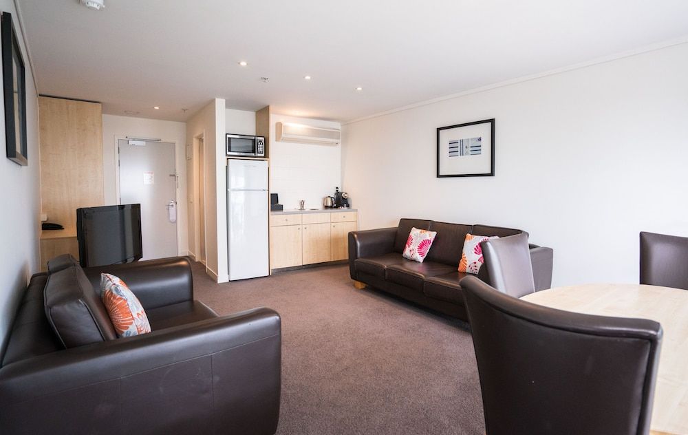 Scenic Hotel Te Pania Premier Suite, 1 King Bed, Sea View 4