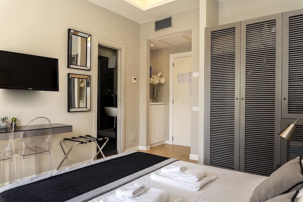 Top Floor Trastevere Double Room, Balcony 11