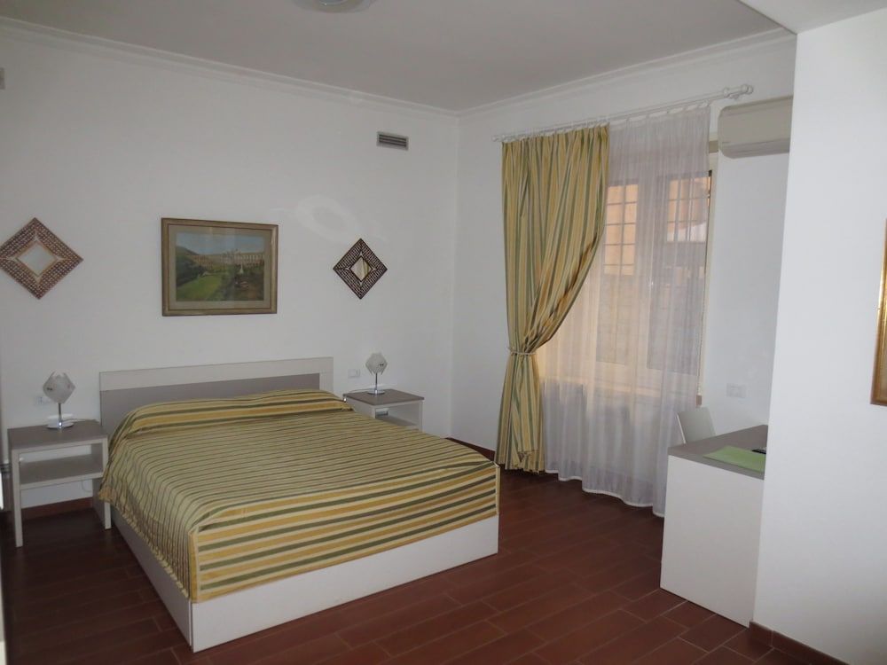 B&B Five Roma Double Room, Garden View 3