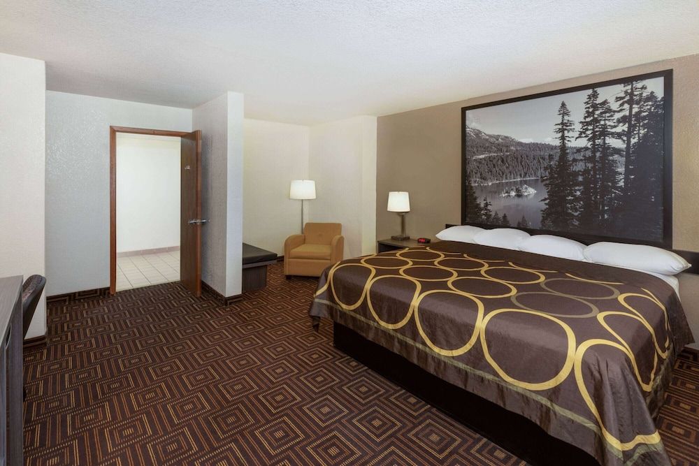 Room, 1 King Bed, Accessible, Smoking (Mobility/Hearing Impaired Accessible)