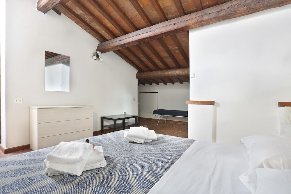 undefined Short-let Florence Apartment Parione 6