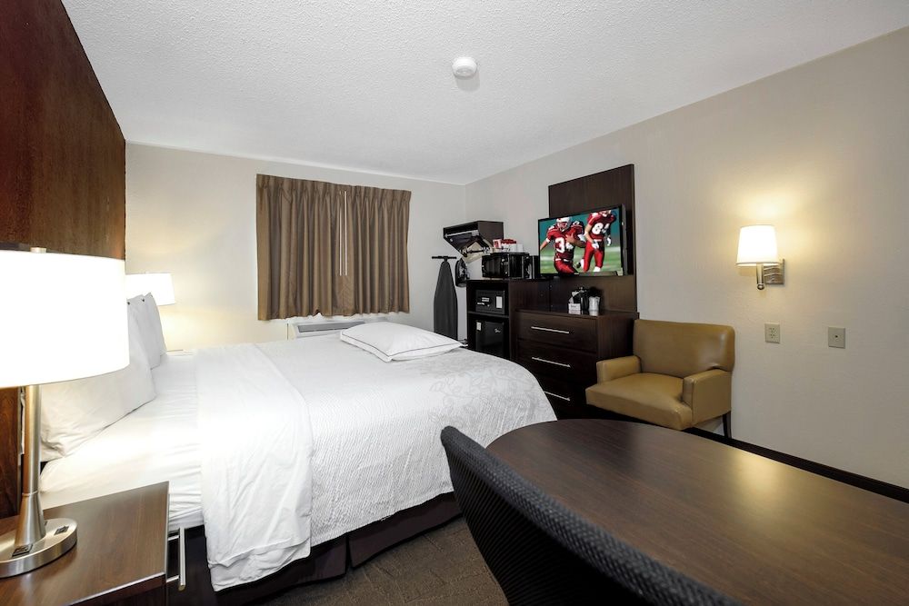 Premium Room, 1 King Bed (Upgraded Bedding & Snack, Smoke Free)