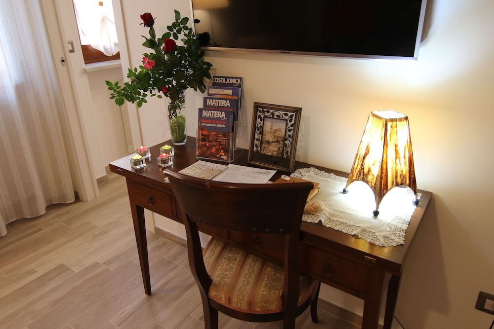 Casa Dell'Artista Suite, 1 Queen Bed with Sofa bed, Ensuite (Levi) 11