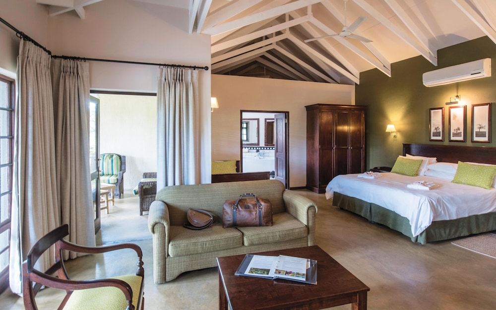 Perry's Bridge Hollow Boutique Hotel Family Room 6