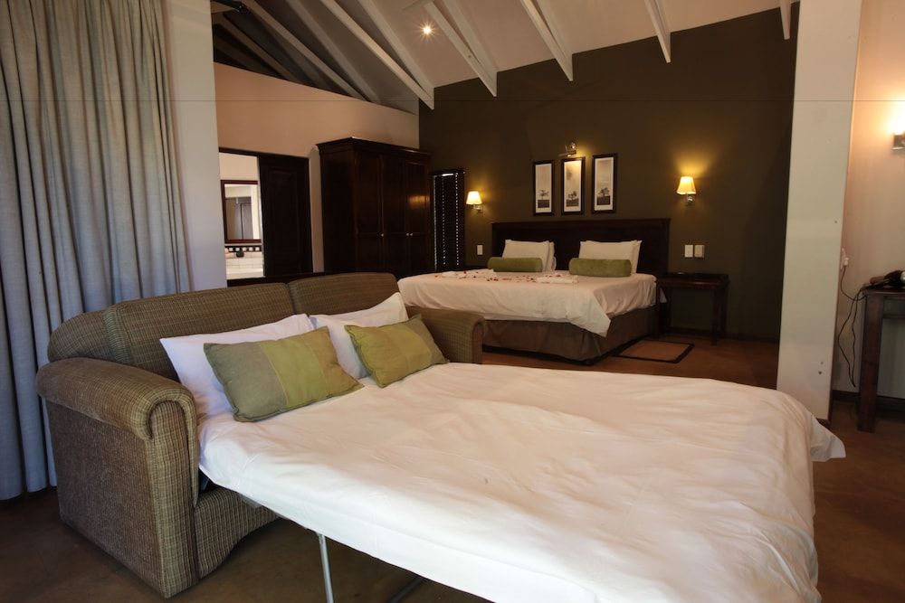 Perry's Bridge Hollow Boutique Hotel Family Room 5