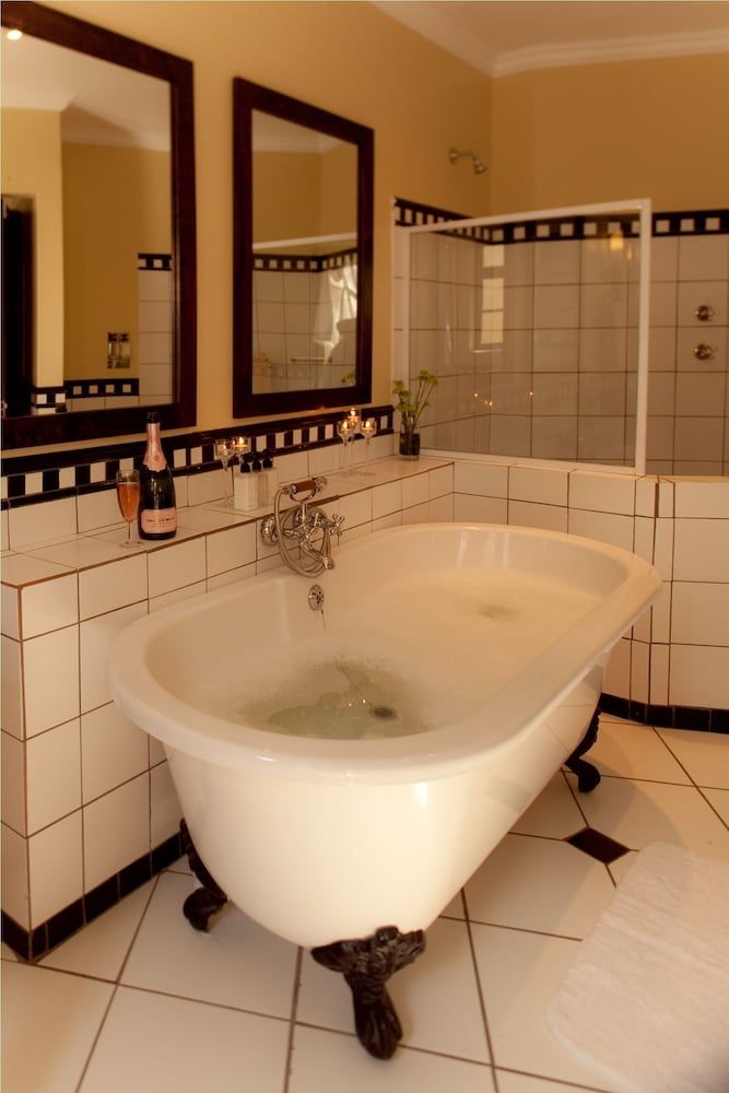 Perry's Bridge Hollow Boutique Hotel Family Room 13