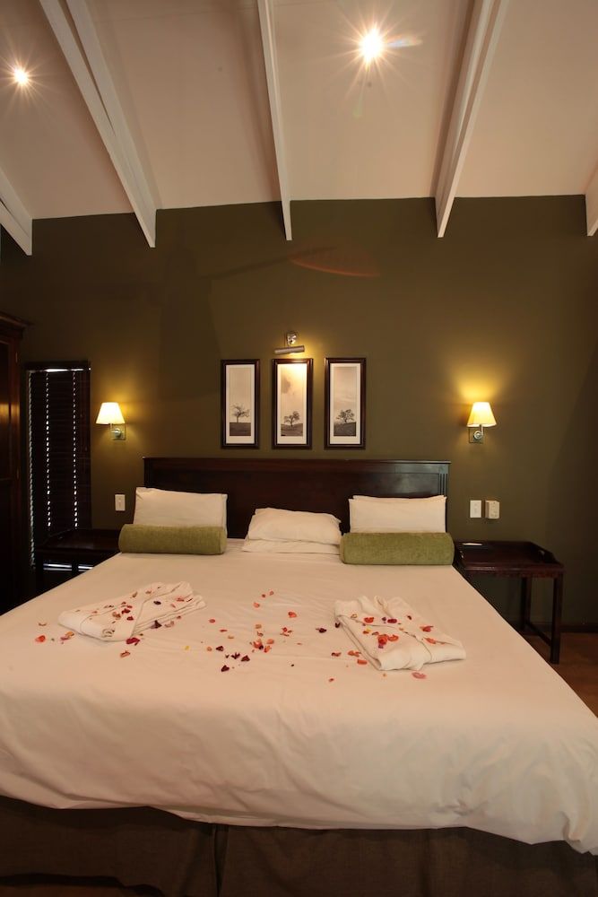 Perry's Bridge Hollow Boutique Hotel Family Room 3