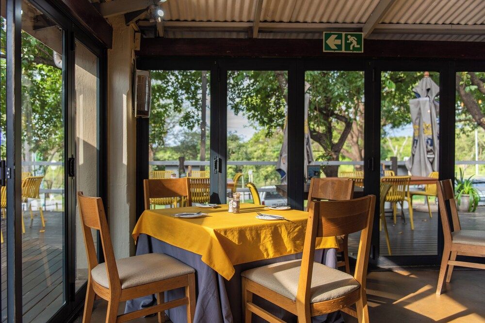 undefined Perry's Bridge Hollow Boutique Hotel 10