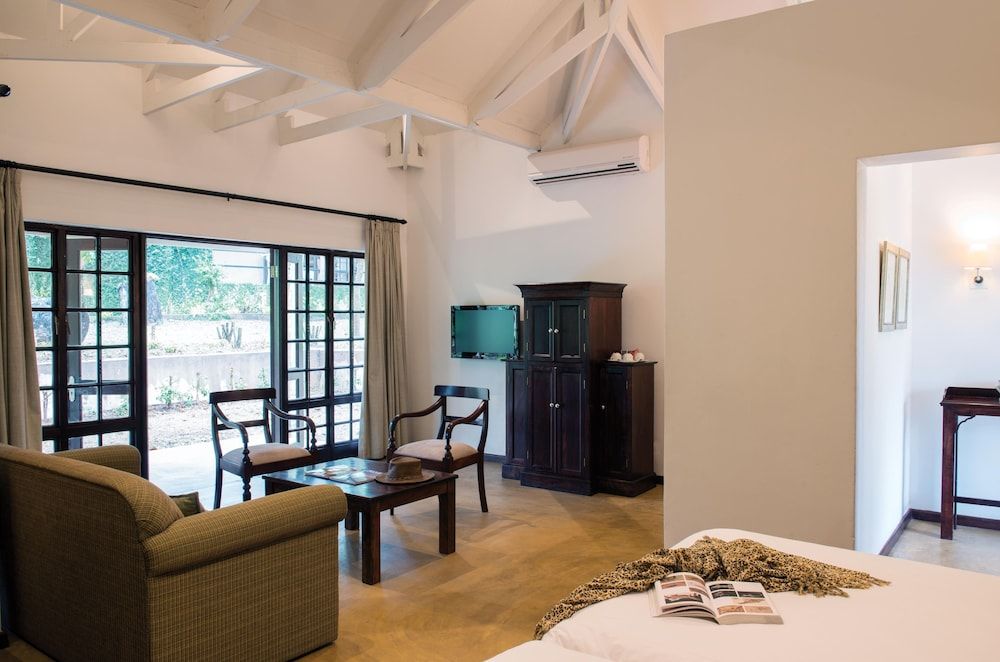 undefined Perry's Bridge Hollow Boutique Hotel 3