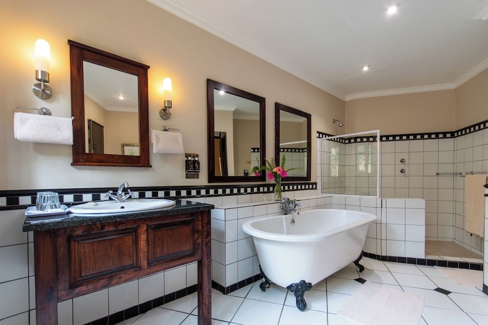 Perry's Bridge Hollow Boutique Hotel Family Room 12