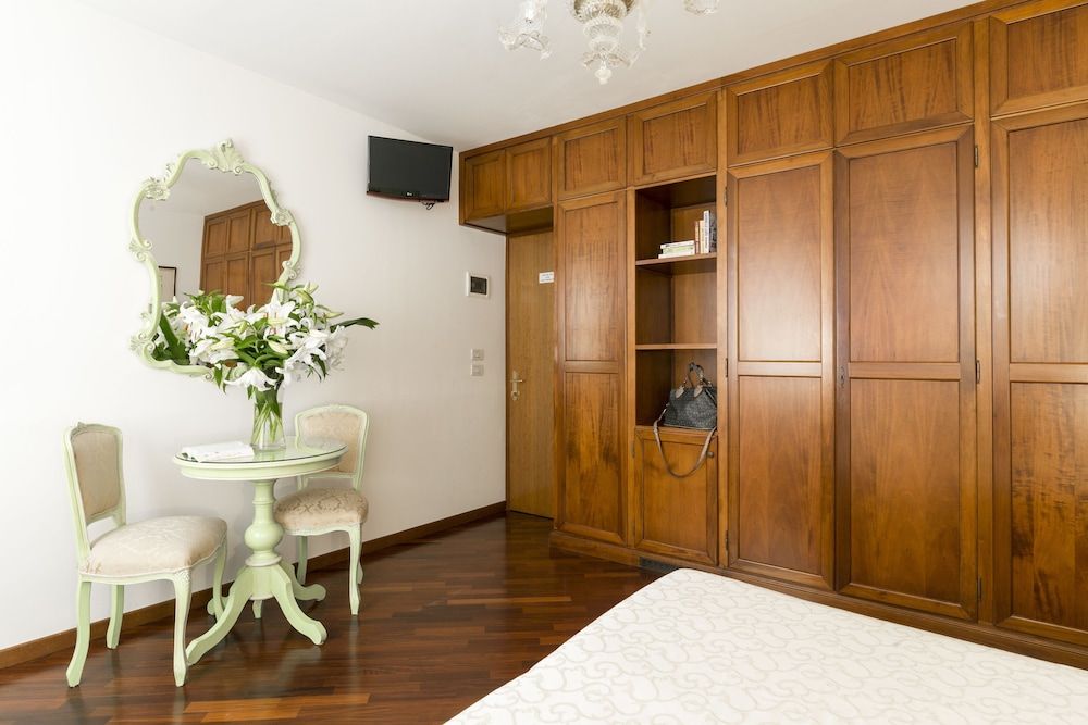 Palazzo Guardi Double or Twin Room 3