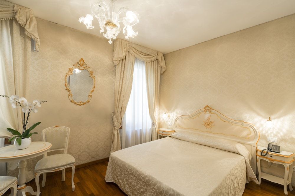 Palazzo Guardi Double or Twin Room 7