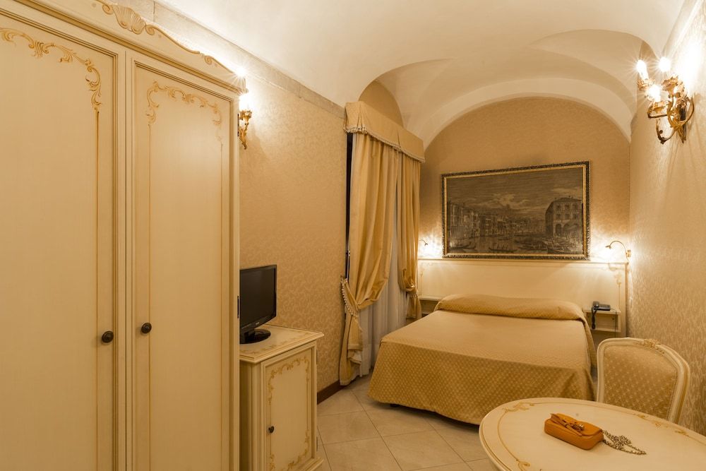 Palazzo Guardi Double or Twin Room 5