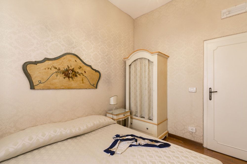 Palazzo Guardi Quadruple Room 3