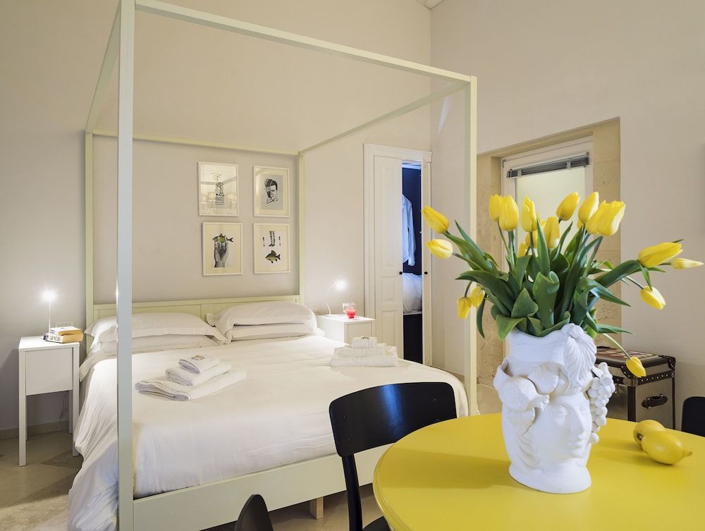 Junior Suite, 1 Queen Bed, Balcony