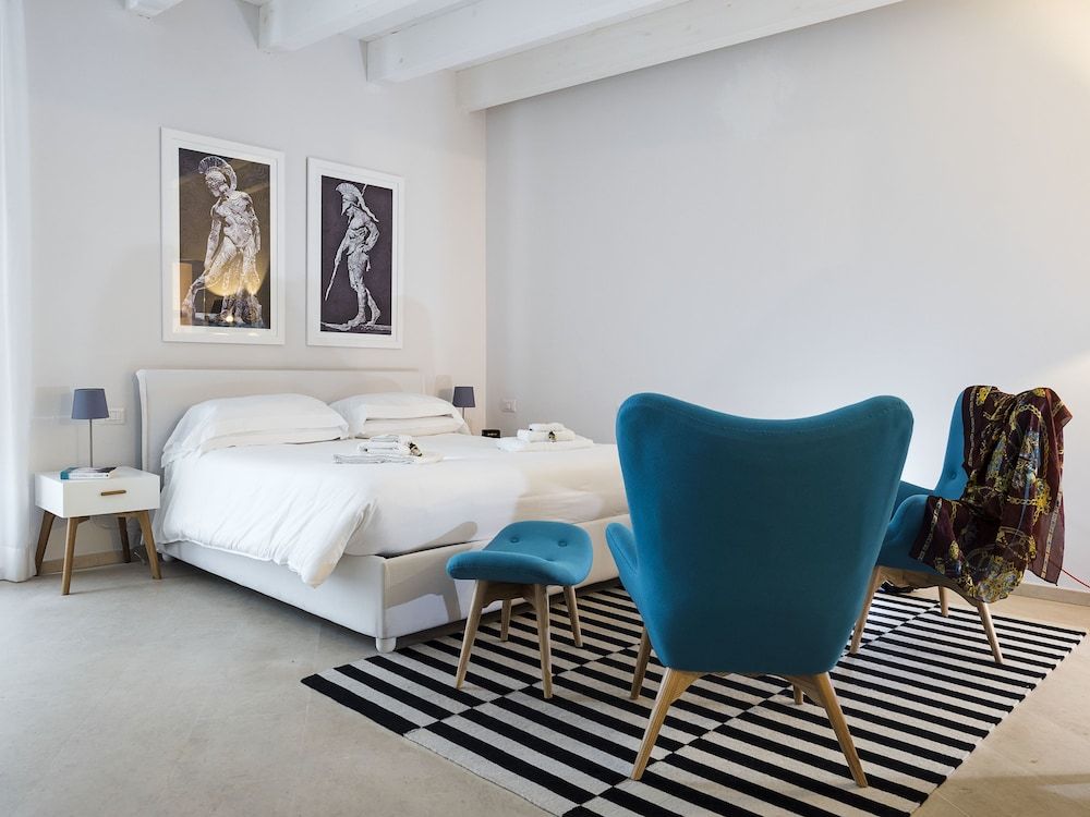 Deluxe Suite, 1 Queen Bed, Kitchenette