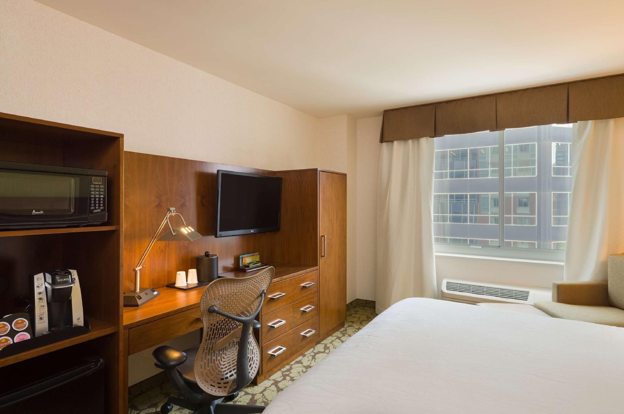 1 KING BED CITYVIEW W/SMALL FRIDGE NONSMOKING