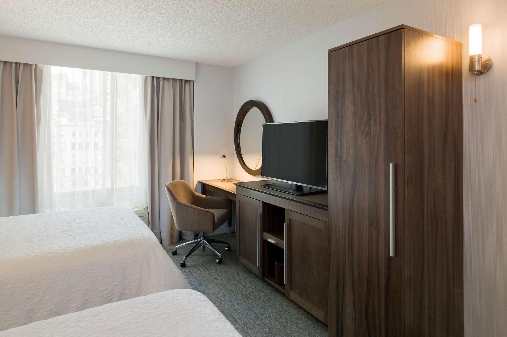 2 QUEEN BEDS W/ SMALL FRIDGE NONSMOKING