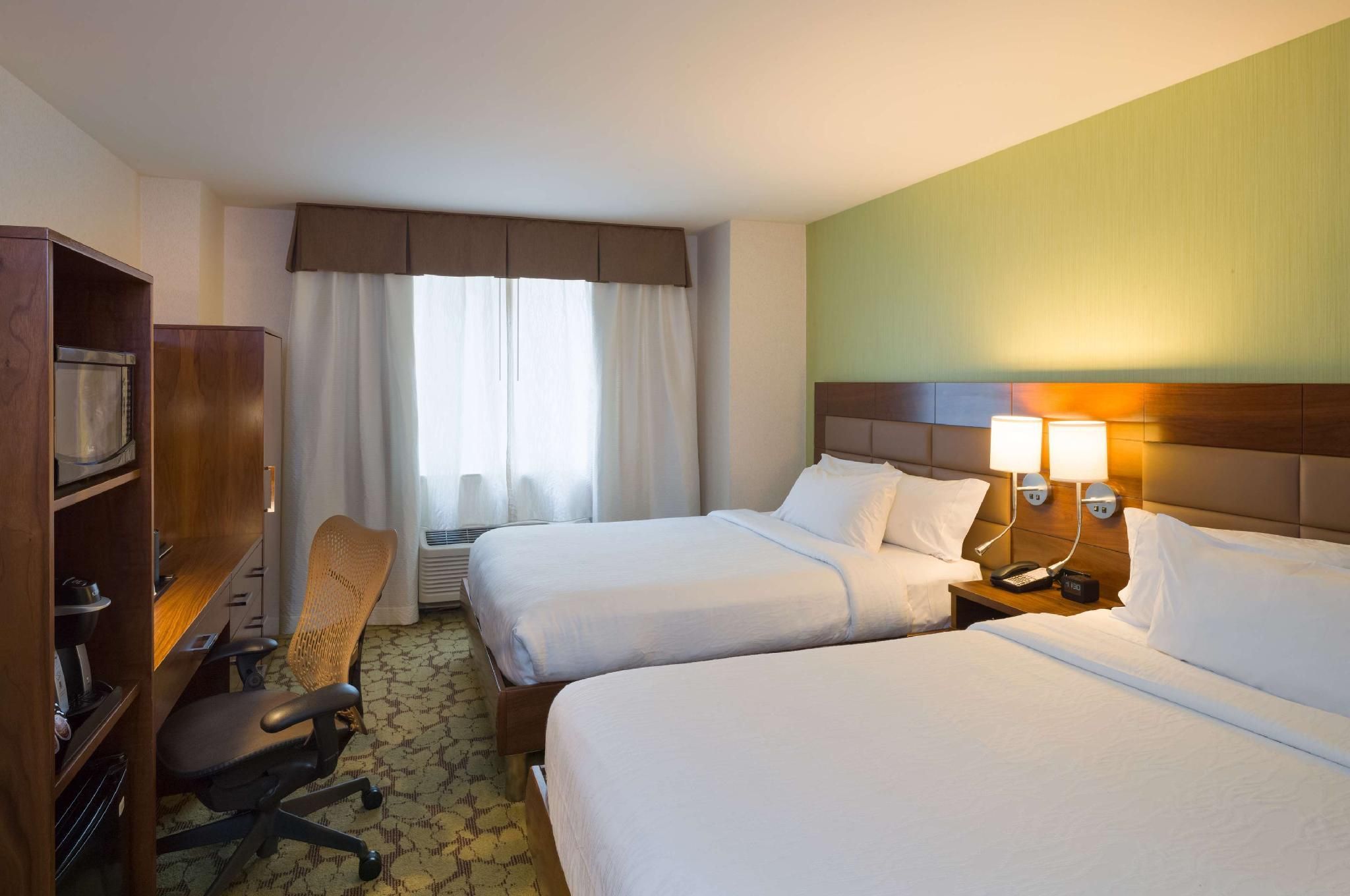 2 QUEEN BEDS W/ SMALL FRIDGE NONSMOKING