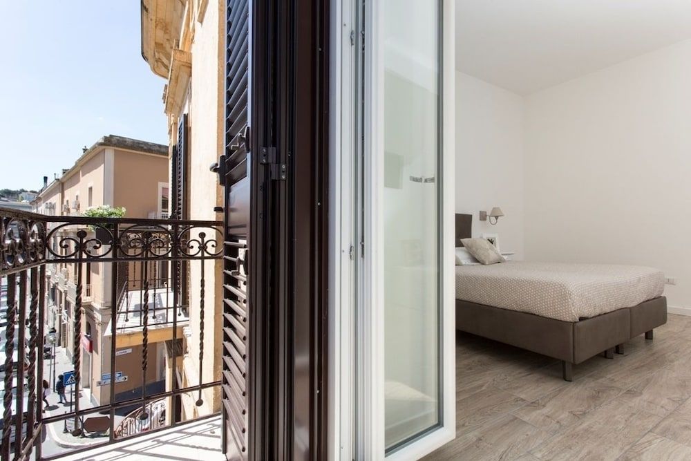 Residence Le Vie del Centro Deluxe Double or Twin Room 6