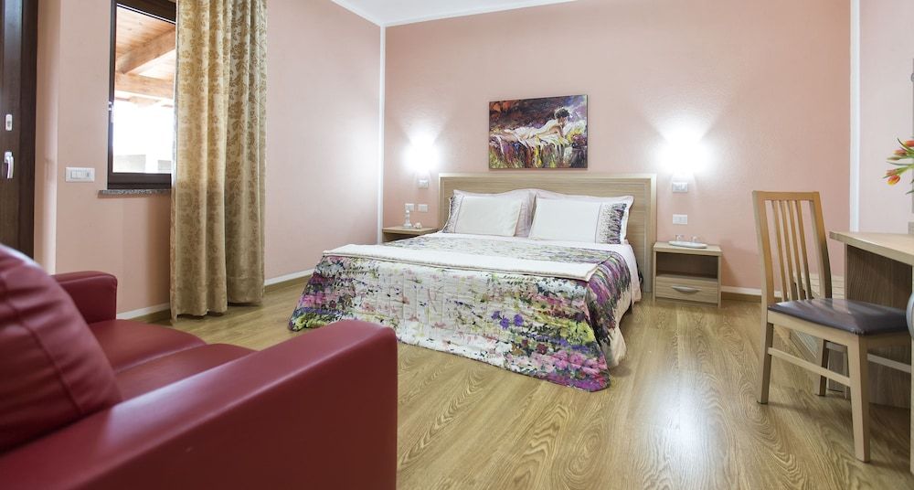 Il Sole Deluxe Double Room 4