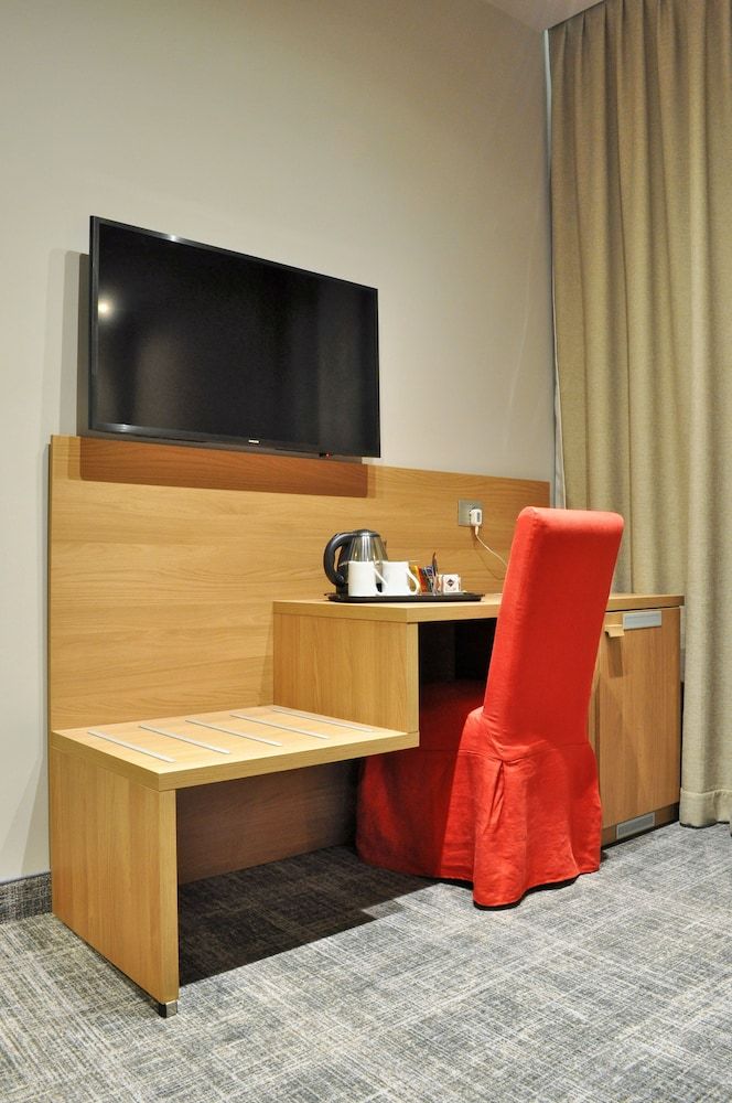 HNN Luxury Suites Deluxe Room 11