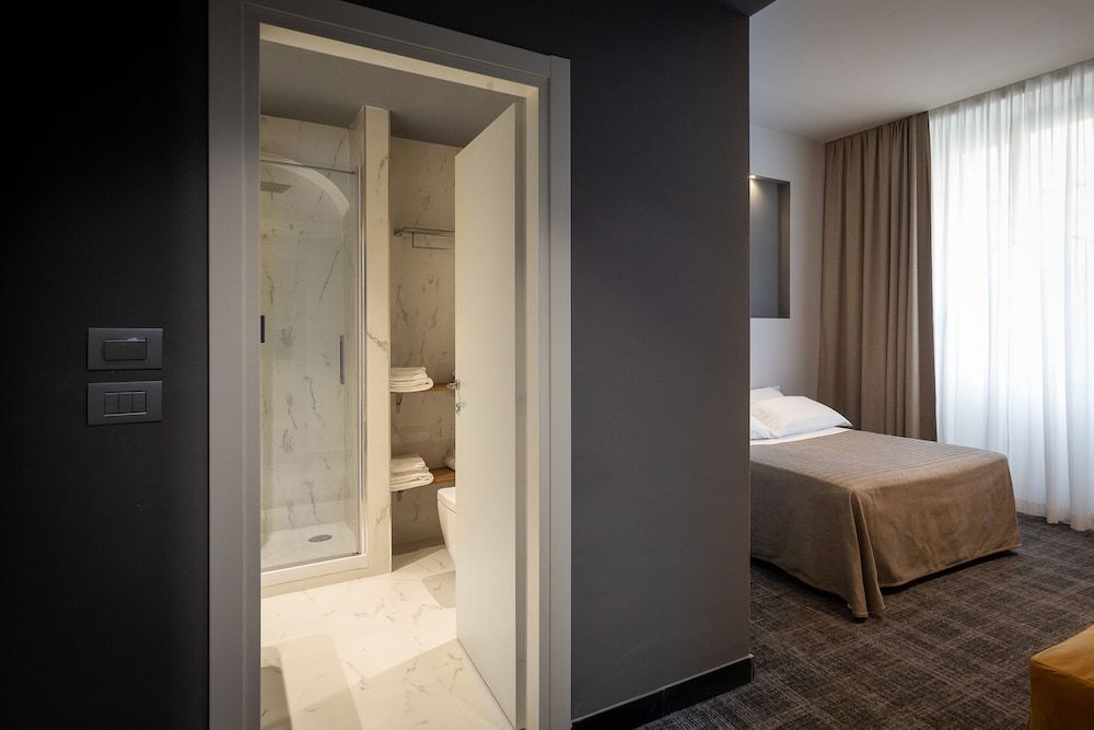 HNN Luxury Suites Presidential Suite 28