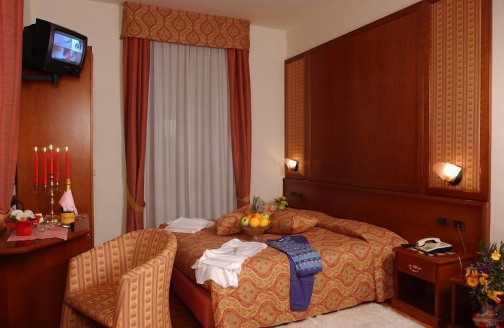 Family Room (5 Adults)