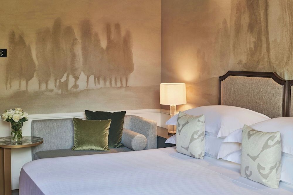 Classic Room, 1 Queen Bed, Non Smoking, Garden View (Balcony)