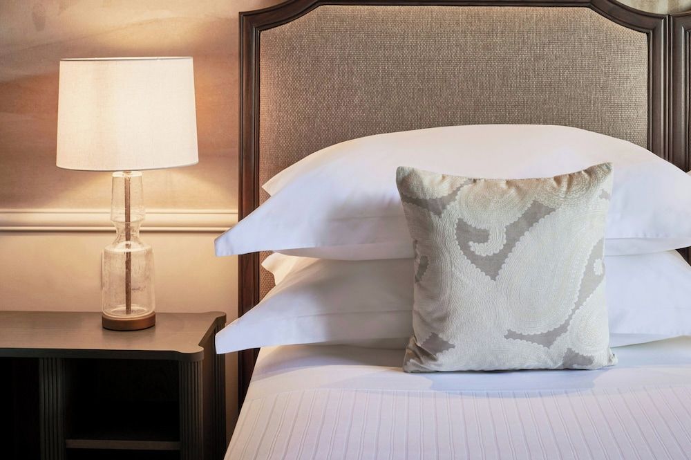 Deluxe Room, 1 Queen Bed, Non Smoking, Garden View