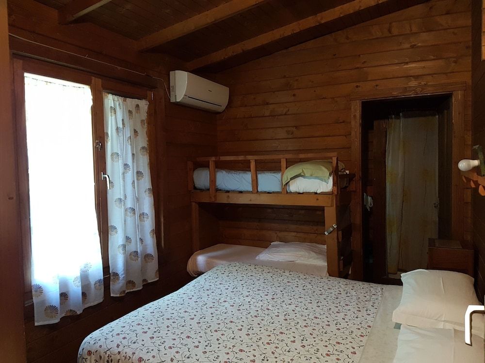 Basic Chalet, Multiple Beds