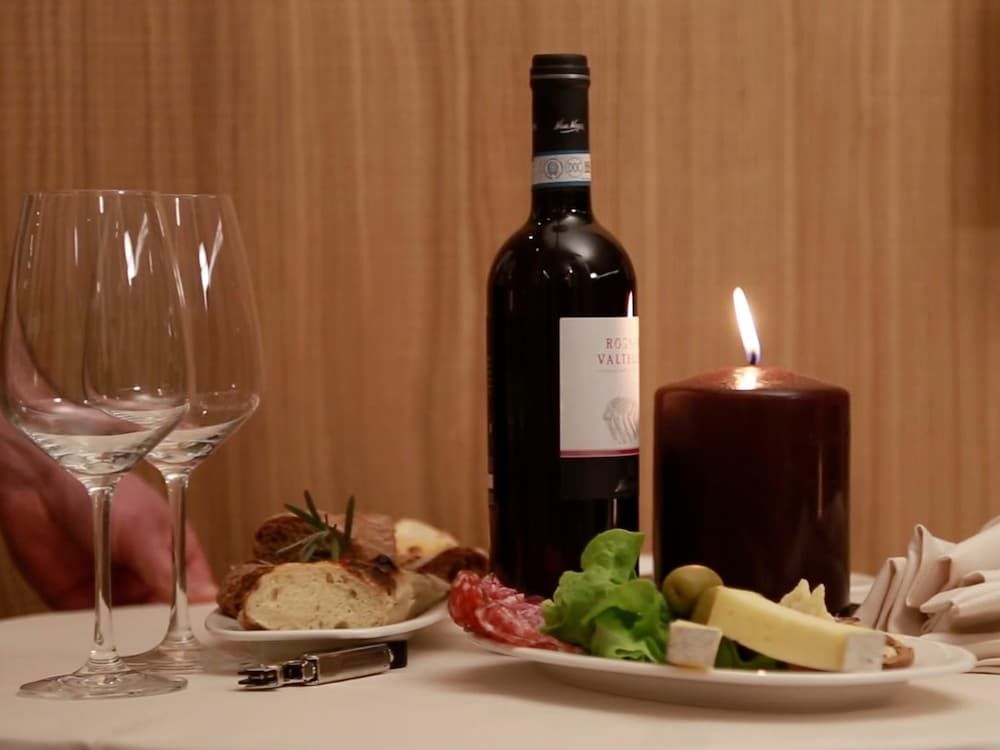 Room Service - Dining