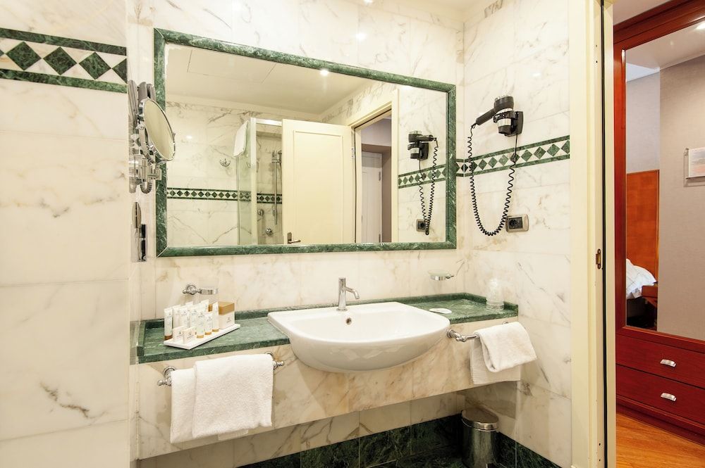 Hotel Delle Nazioni Classic Double Room 9