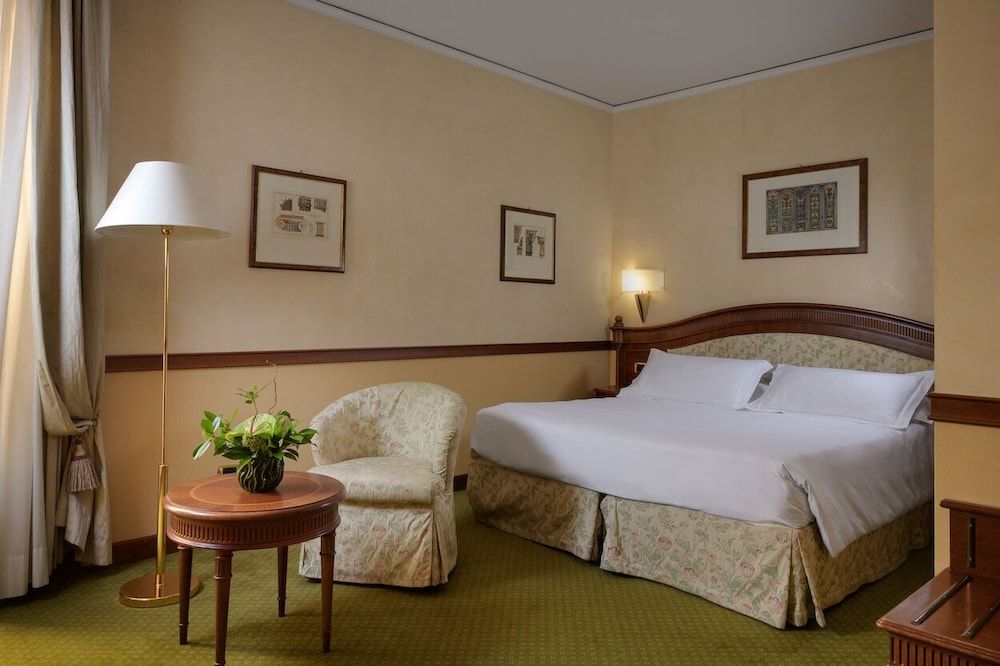 undefined Hotel degli Orafi 8