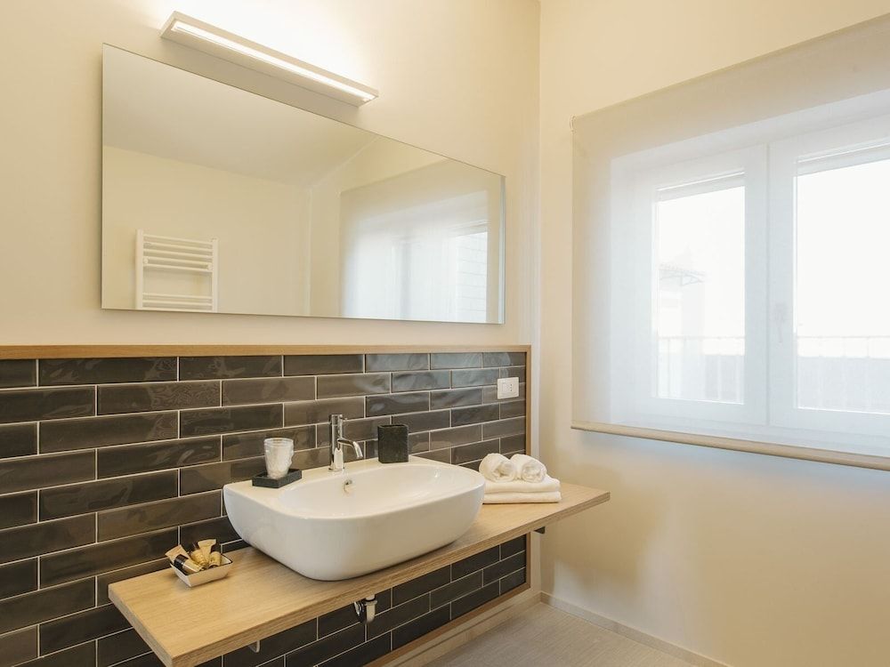 Livingstone Standard Triple Room, Ensuite 6