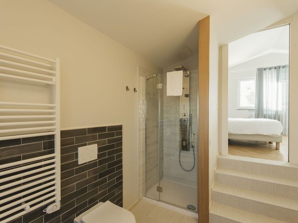 Livingstone Standard Triple Room, Ensuite 4