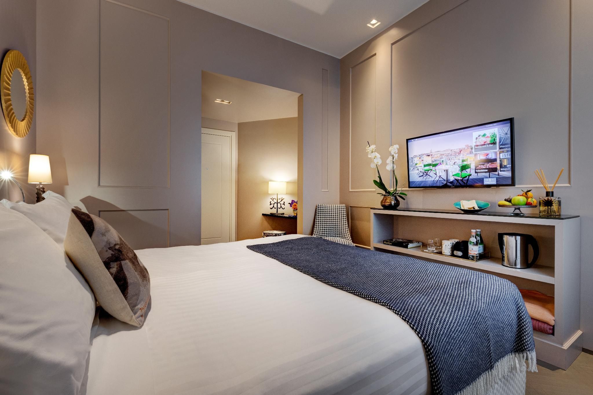 Two Connecting Rooms, Guest room