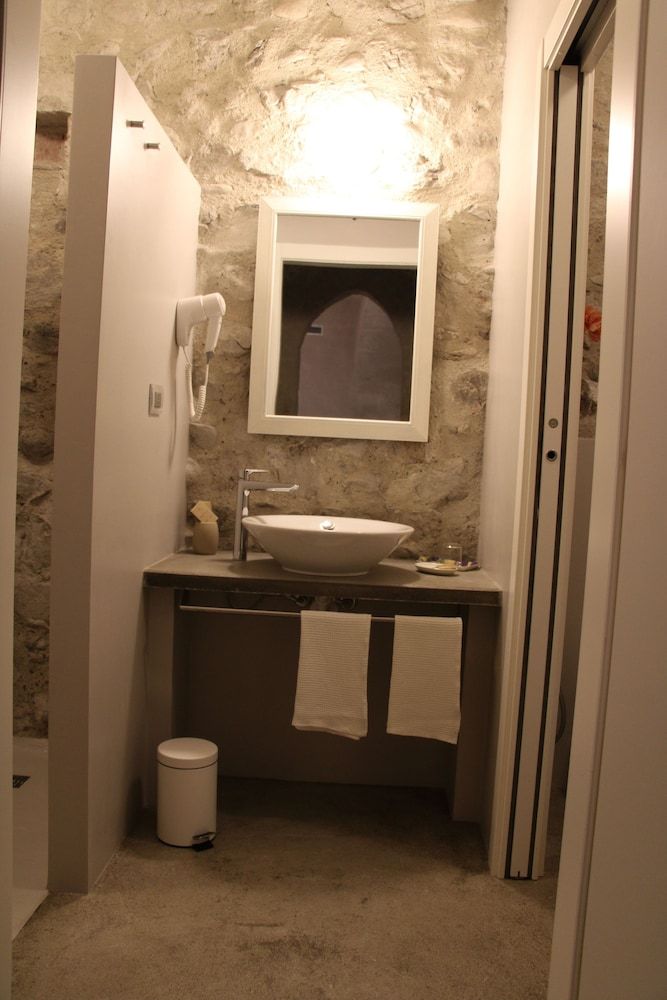 Casa Torre Allera Triple Room 8