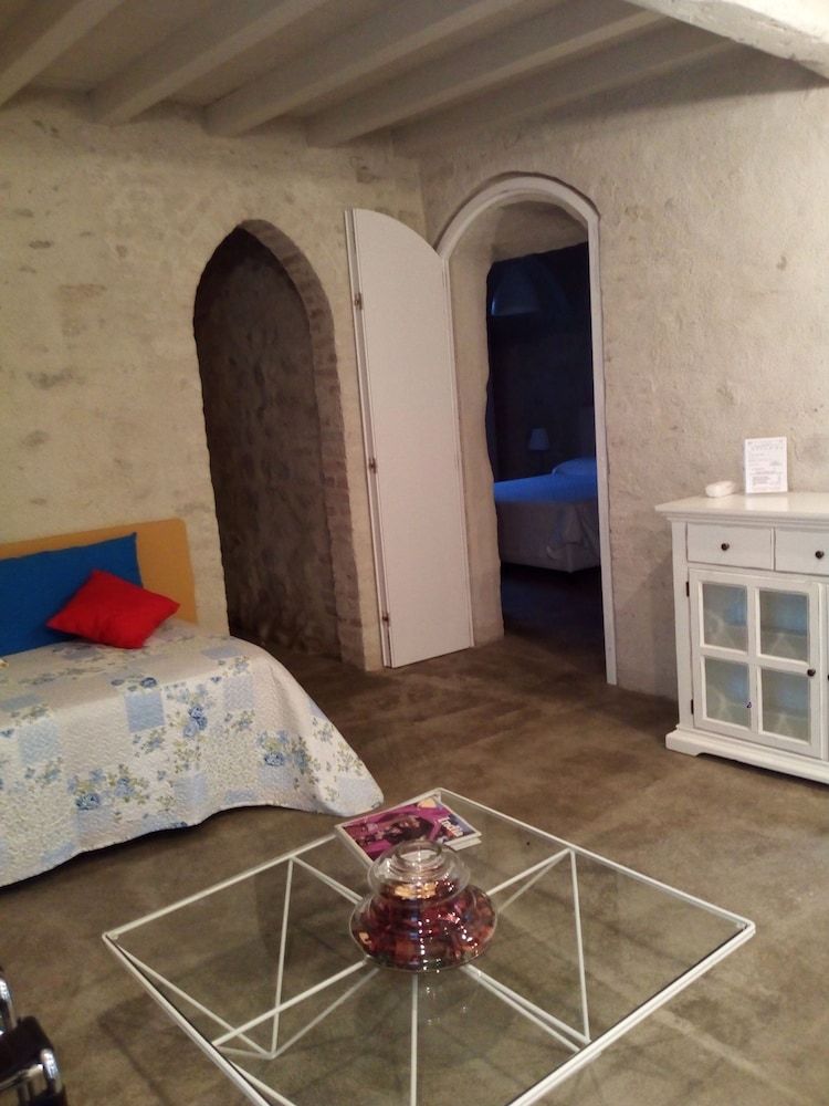 Casa Torre Allera Triple Room 5