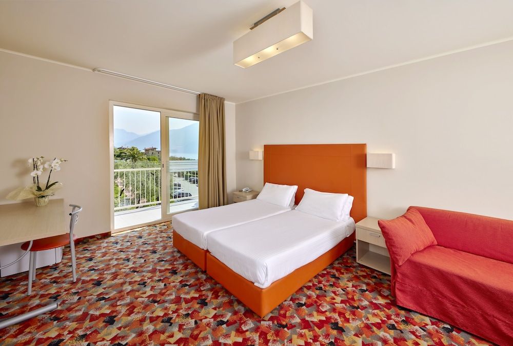 Superior Room, Lake View