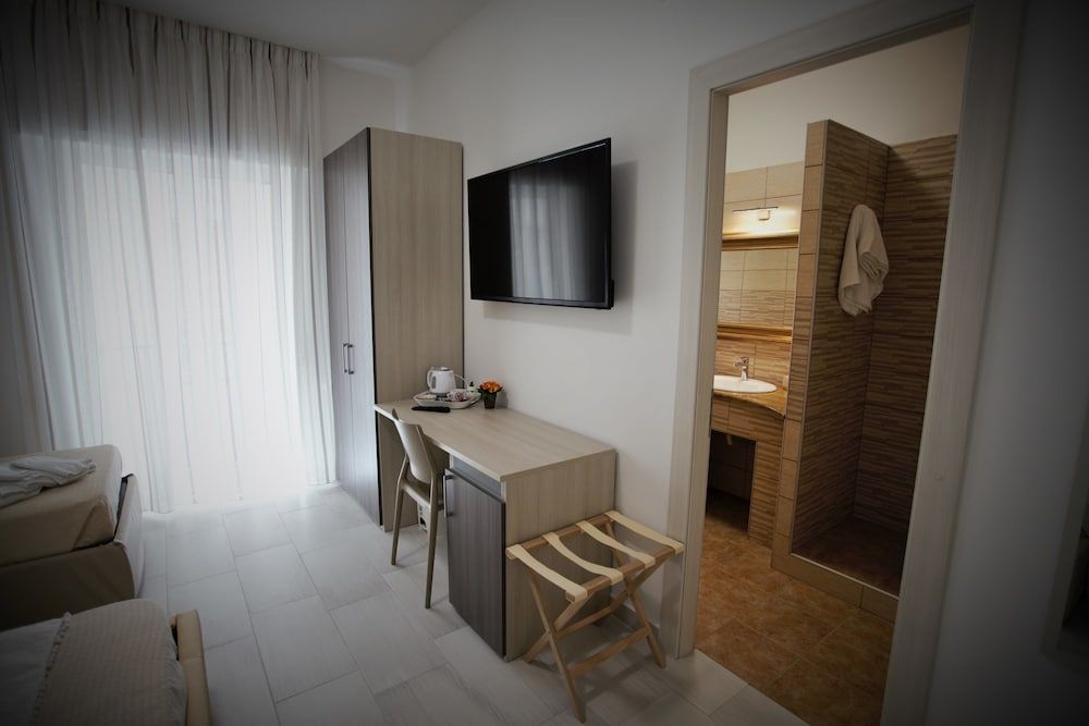 Central Apartments Deluxe Triple Room 7