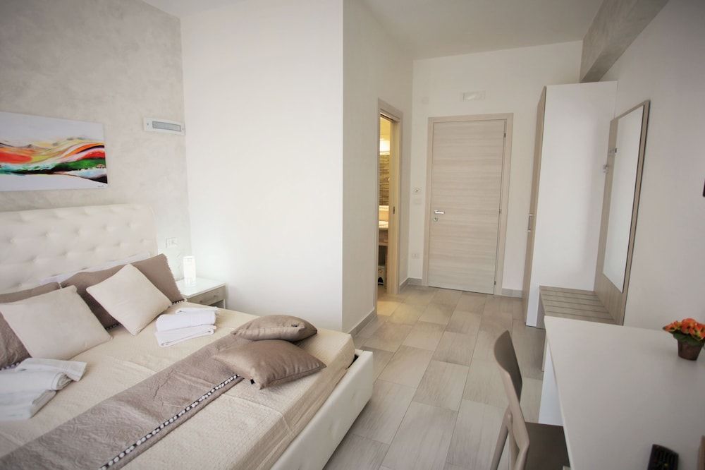 Central Apartments Deluxe Double Room 2