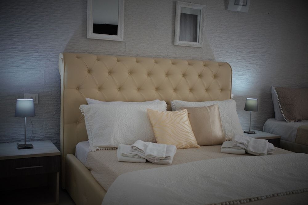 Central Apartments Deluxe Triple Room 2