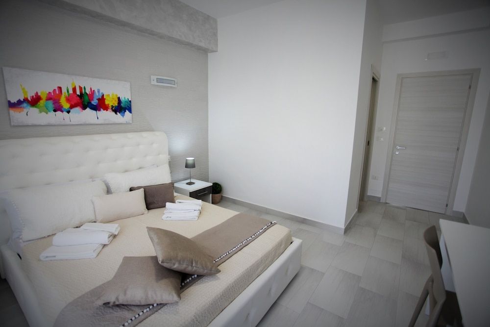 Central Apartments Deluxe Double Room 12